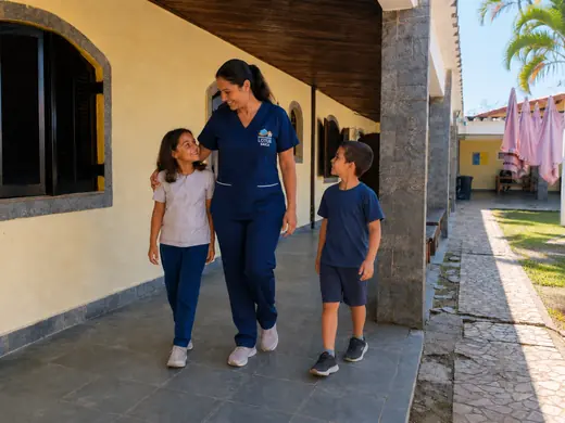 Caminhada acompanhada pelos corredores externos do Residencial Lótus